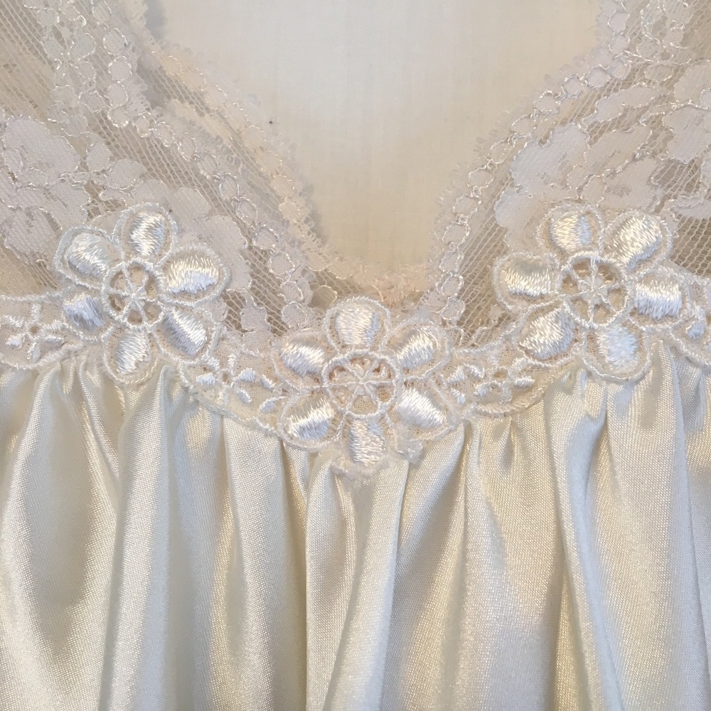 SOLD Vintage Dior White Satin Floral Nightgown L - Picture 4 of 8
